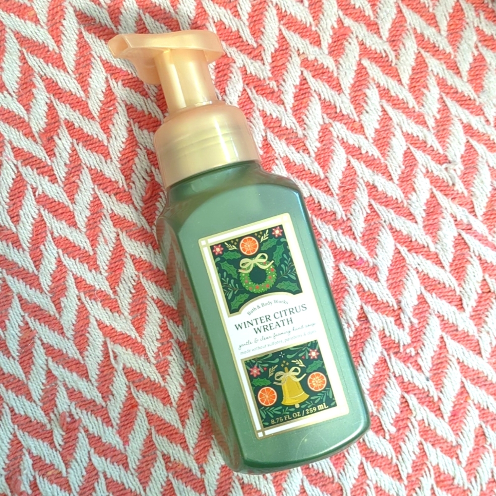 NWT BBW Bath & Body Works Winter Citrus Wreath Gentle Foaming Hand Soap